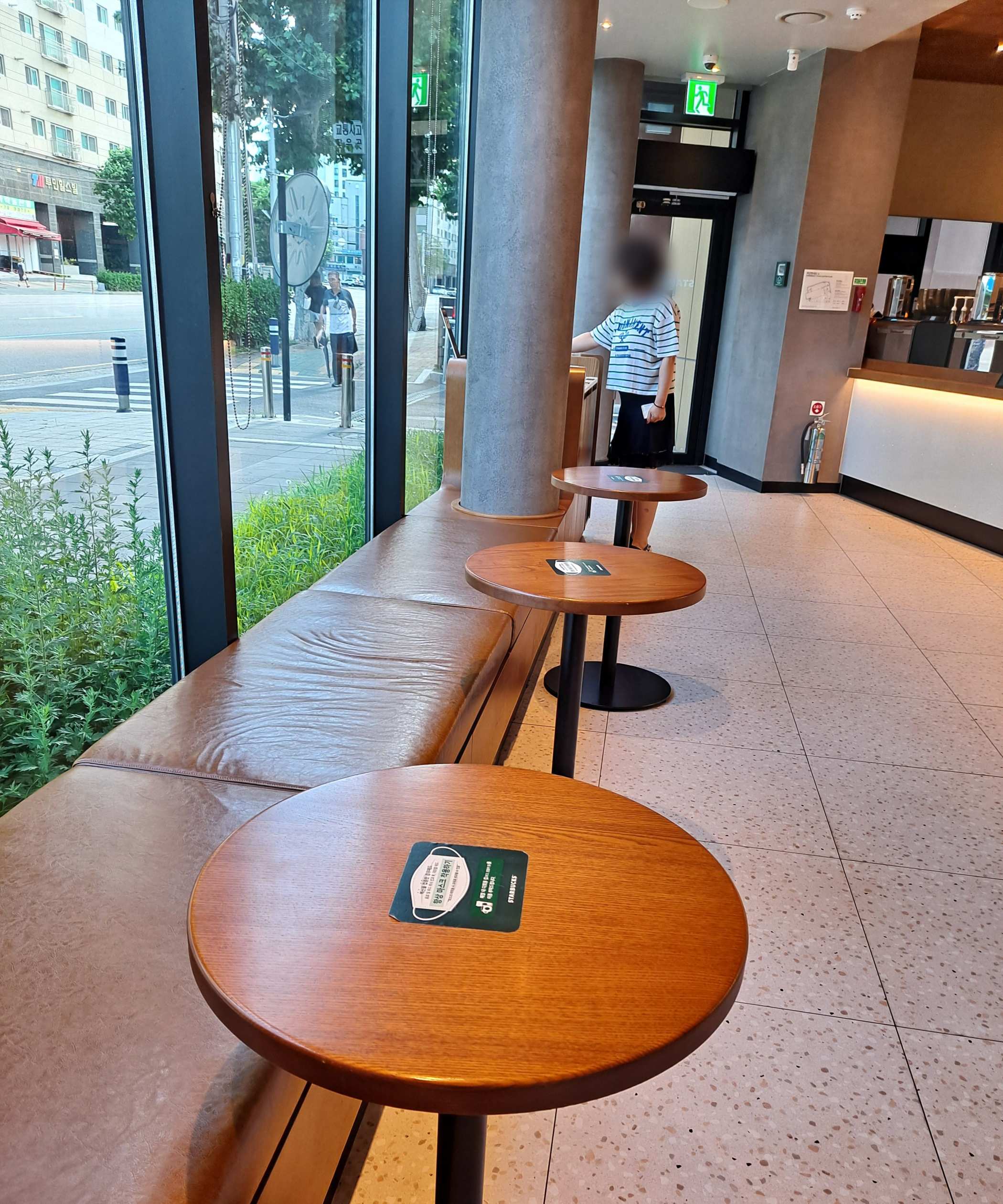 스타벅스 1층 창가자리