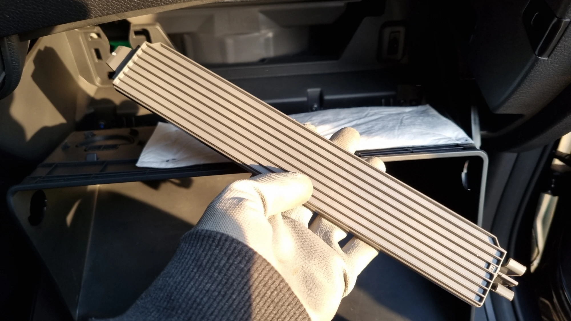 에어컨필터 커버 열린 모습