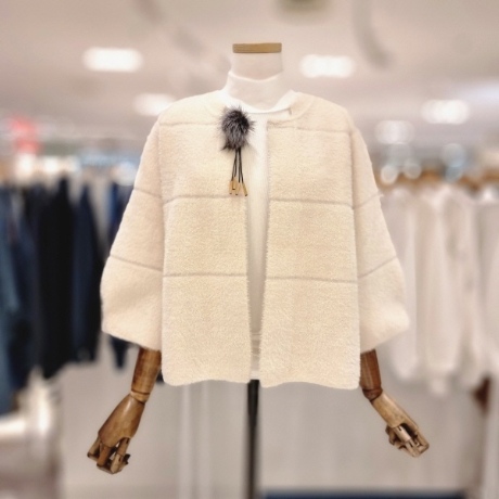 스테파니 스트라이프 브로치 망토 자켓 A22JK2421