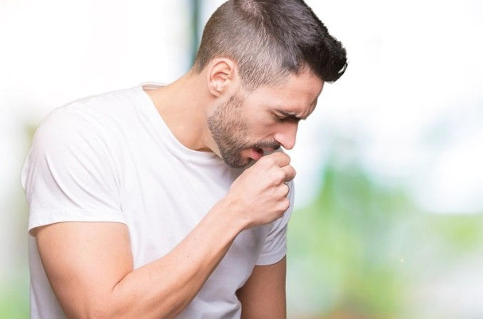 기침 멈추는법 10가지 및 기침 가슴통증 폐통증 원인 관련 질병 총정리