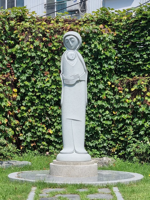 청주 수곡동성당 성모자상