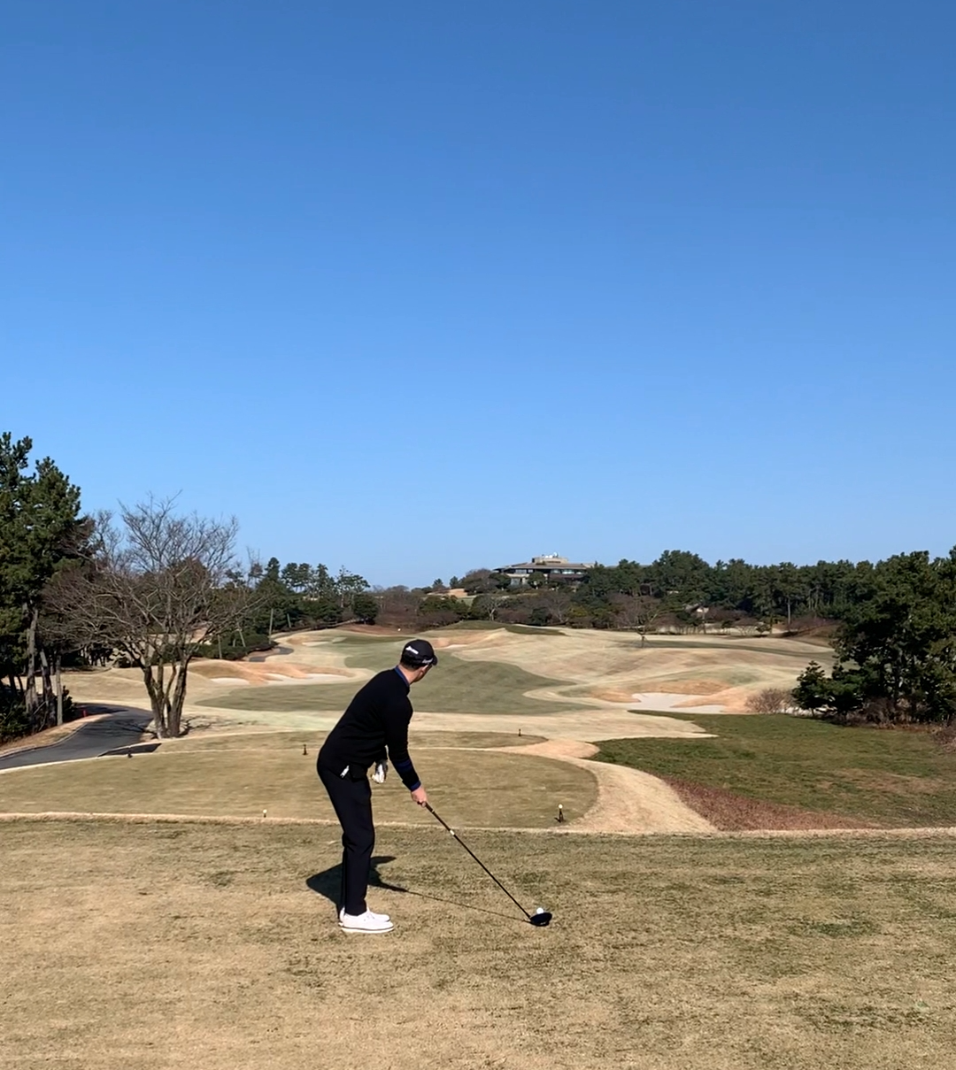 멘탈을 잡고 일정한 루틴의 티샷준비