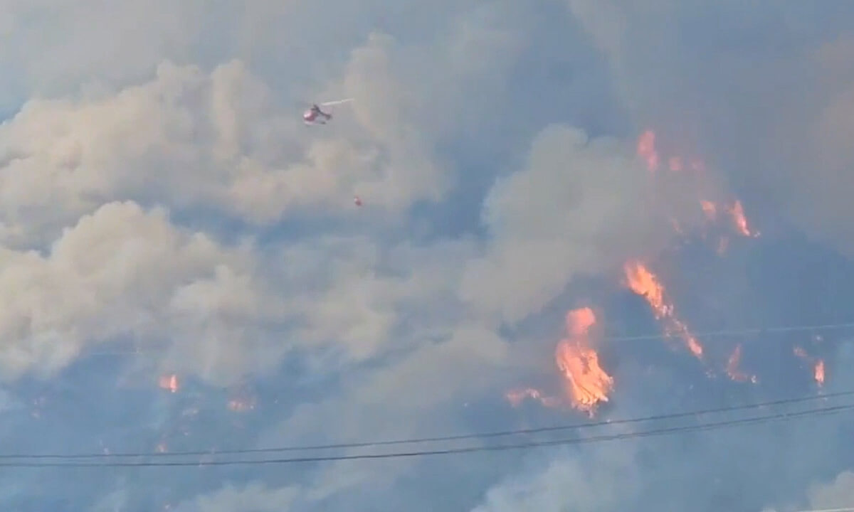 계속되는 강풍 속 산청 산불, 대원 2명 사망 2명 실종…