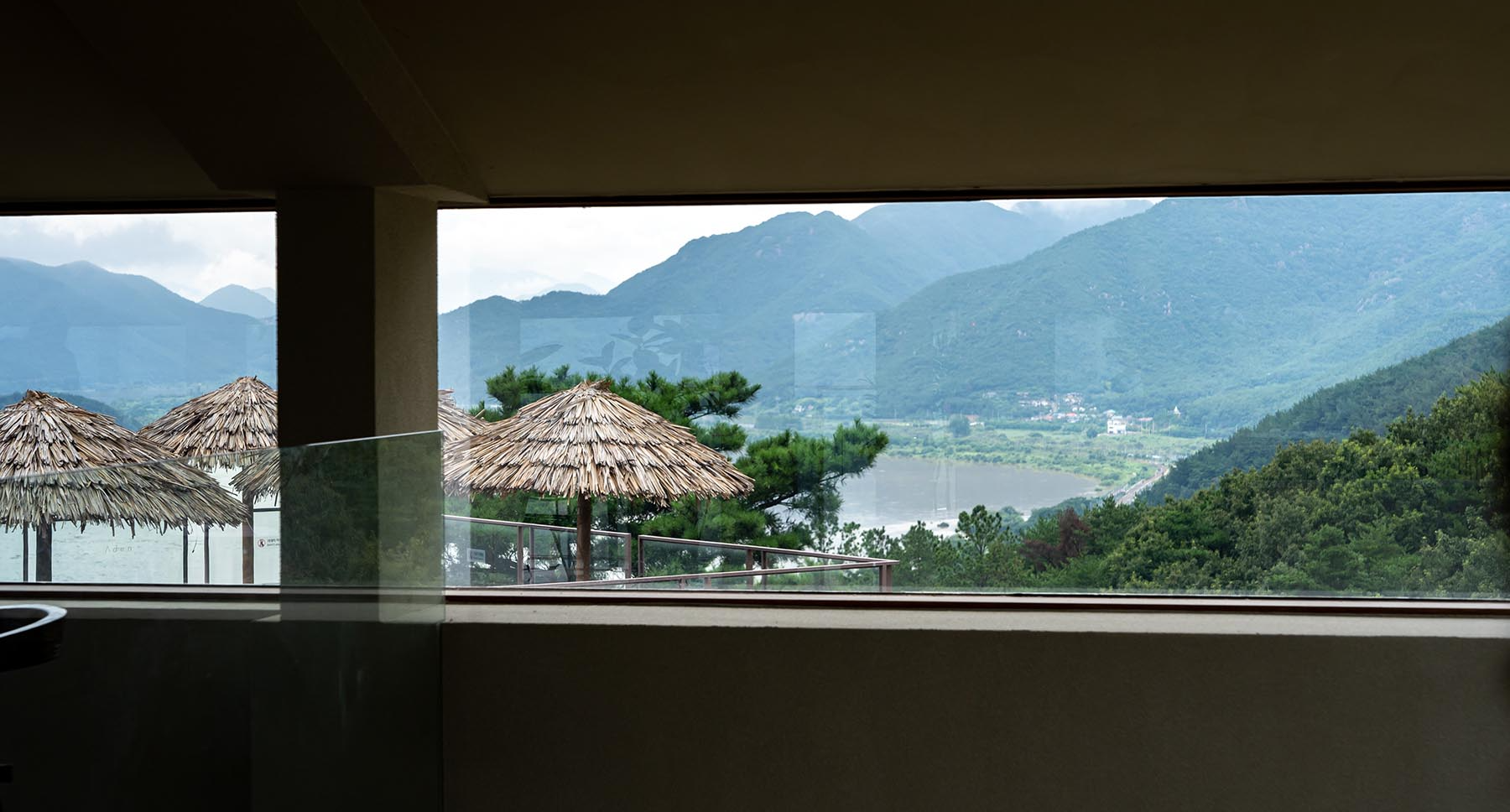 원동 카페 아덴 2층