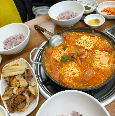 부대찌개-삼겹살-맛집