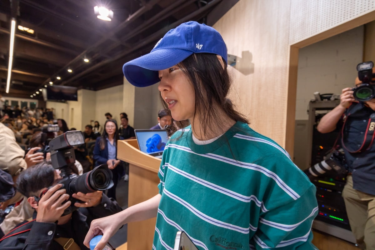 민희진 어도어 대표가 지난 4월 25일 오후 서울 서초구 한국컨퍼런스센터 열린 입장 발표 기자회견에 참석하고 있다.