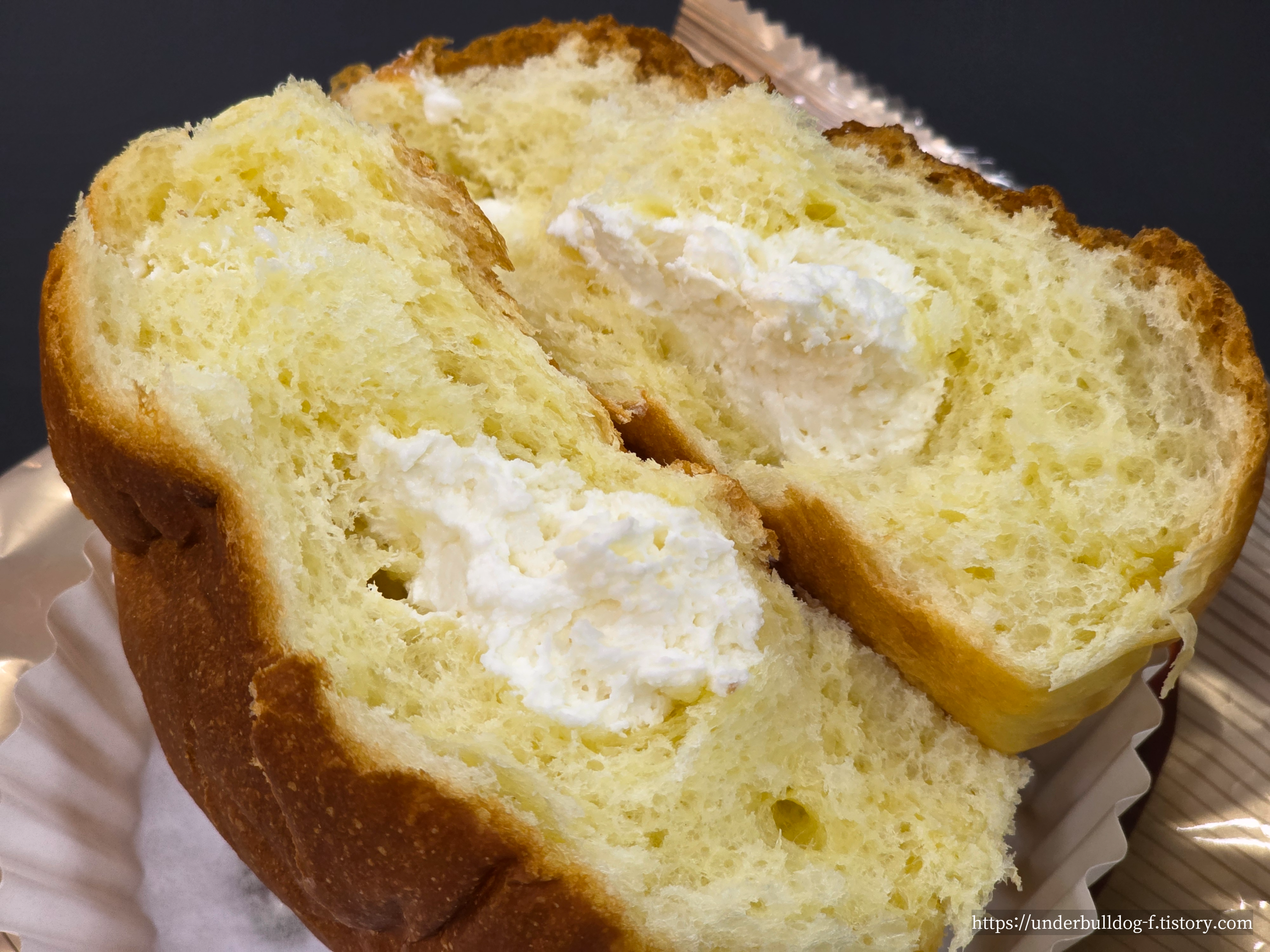 브리오슈 특유의 부드러운 결과 우유크림 조합이 인상적이었던 빵