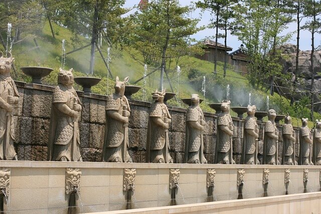  2025 재물운 사주 올해 재물운이 강한 띠와 사주 속 숨은 비밀 