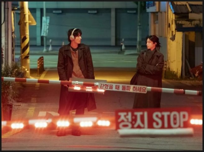 모두가 자신의 무가치함과 싸우고 있다 1화 줄거리 시청률 OTT 출연진 등장인물관계도 넷플릭스 총정리