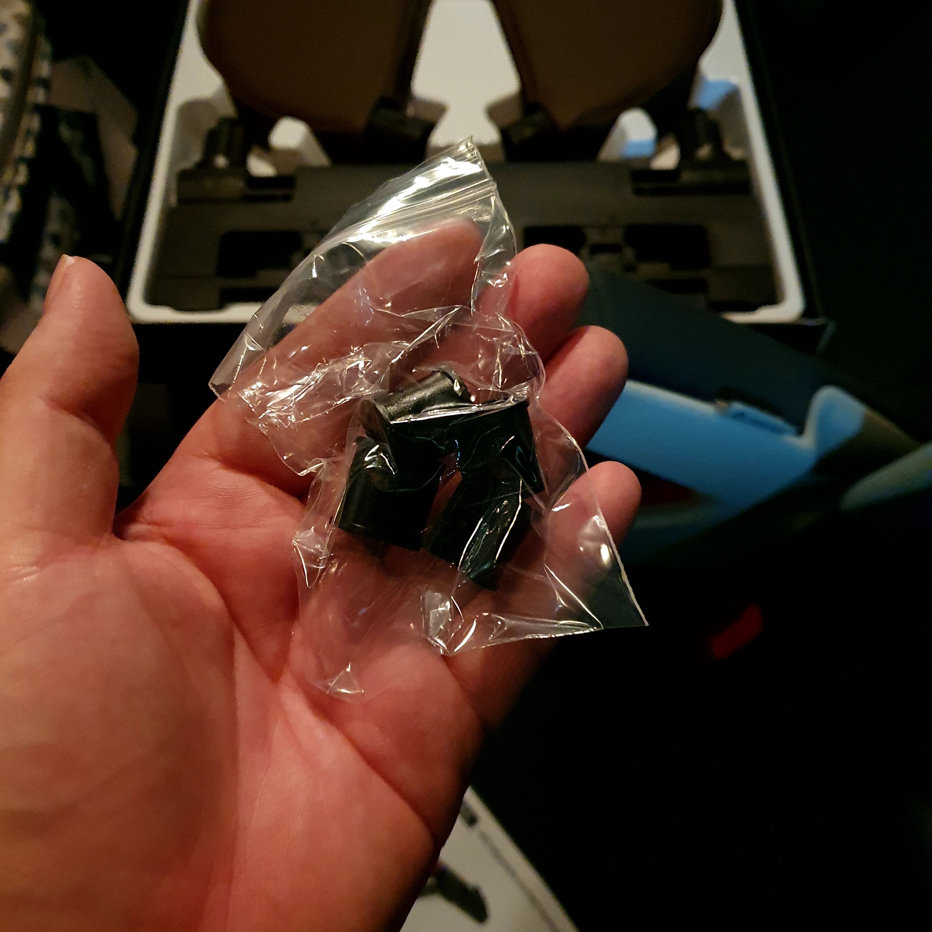 2열 좌석 헤드레스트 고정 가이드 핀