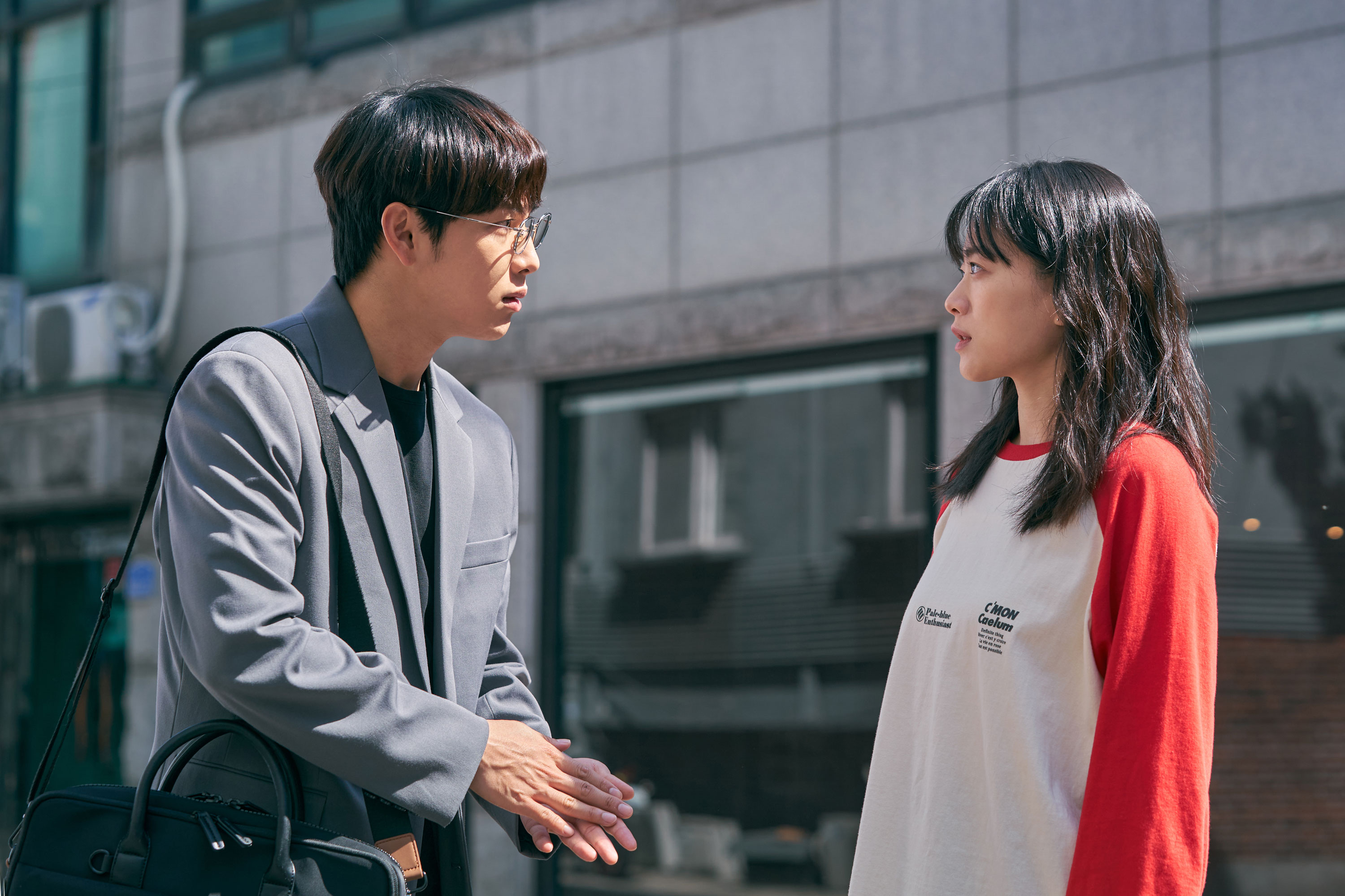 영화-스마트폰을-떨어뜨렸을-뿐인데-스틸컷