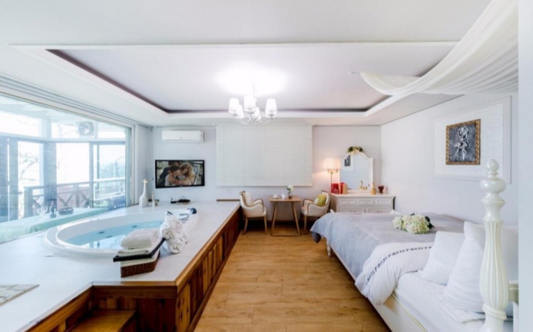 일루아 펜션 204호