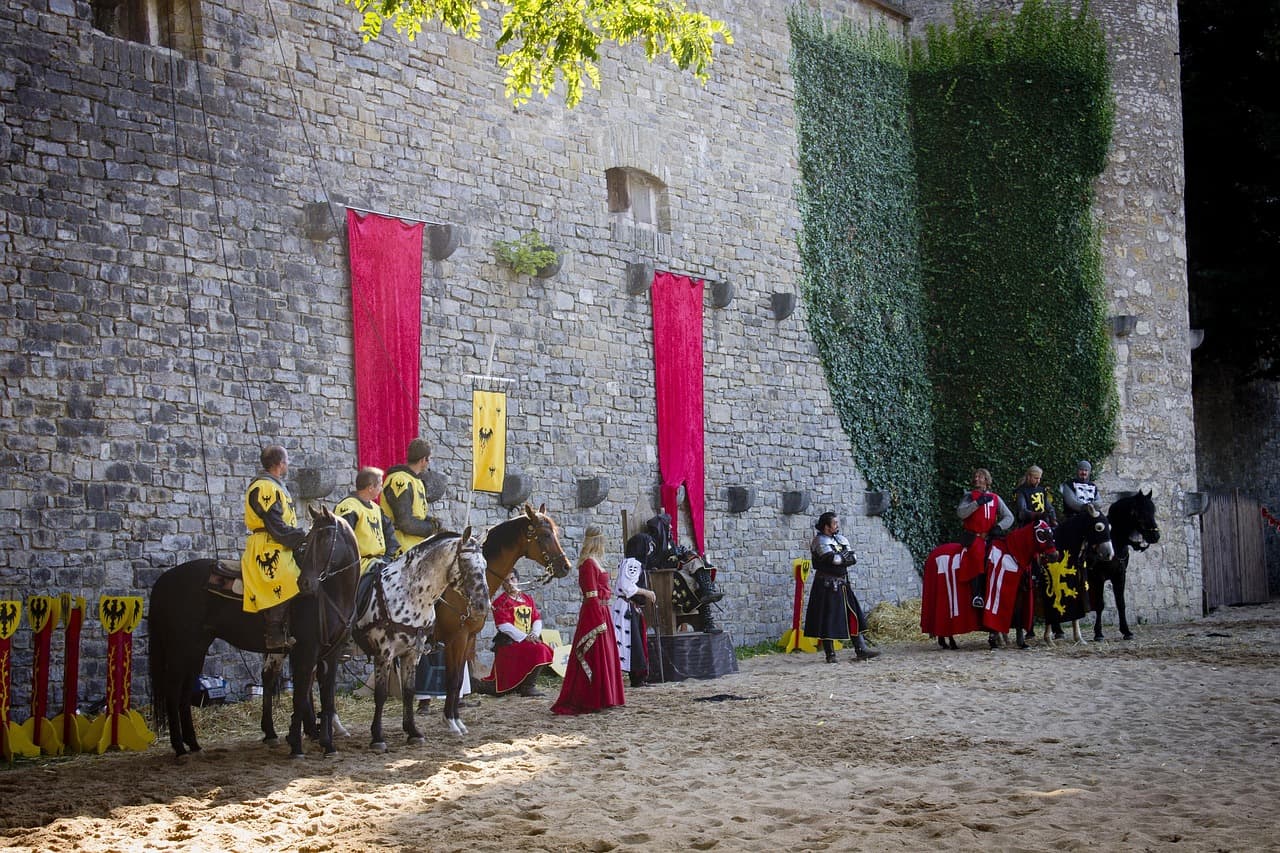 체스키 크룸로프 성에서 펼쳐지는 중세 연극과 퍼레이드 – 과거로 떠나는 역사 여행