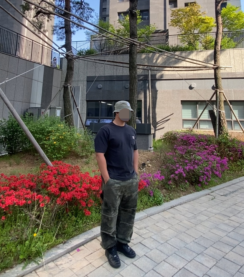 데일리룩('26. 4. 26.)로얄라이프 워싱 데님 벙거지 버킷햇, 칼하트 포켓 반팔티셔츠 K87, 테이크이지 카모 카모플라쥬 밀리터리 더스티 카펜터 팬츠, 나이키 덩크하이 올블랙