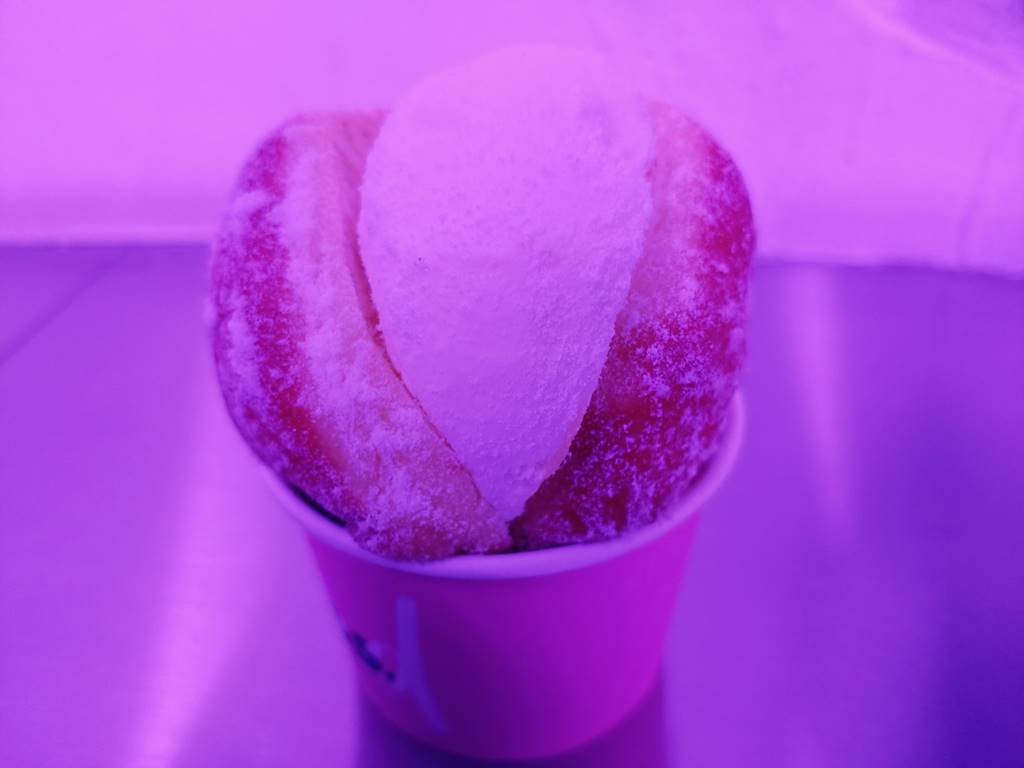 노티드 피치스 도넛