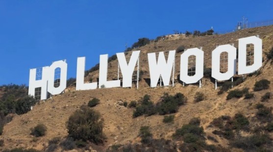 배우 윤미라 불륜스캔들로 헐리우드진출