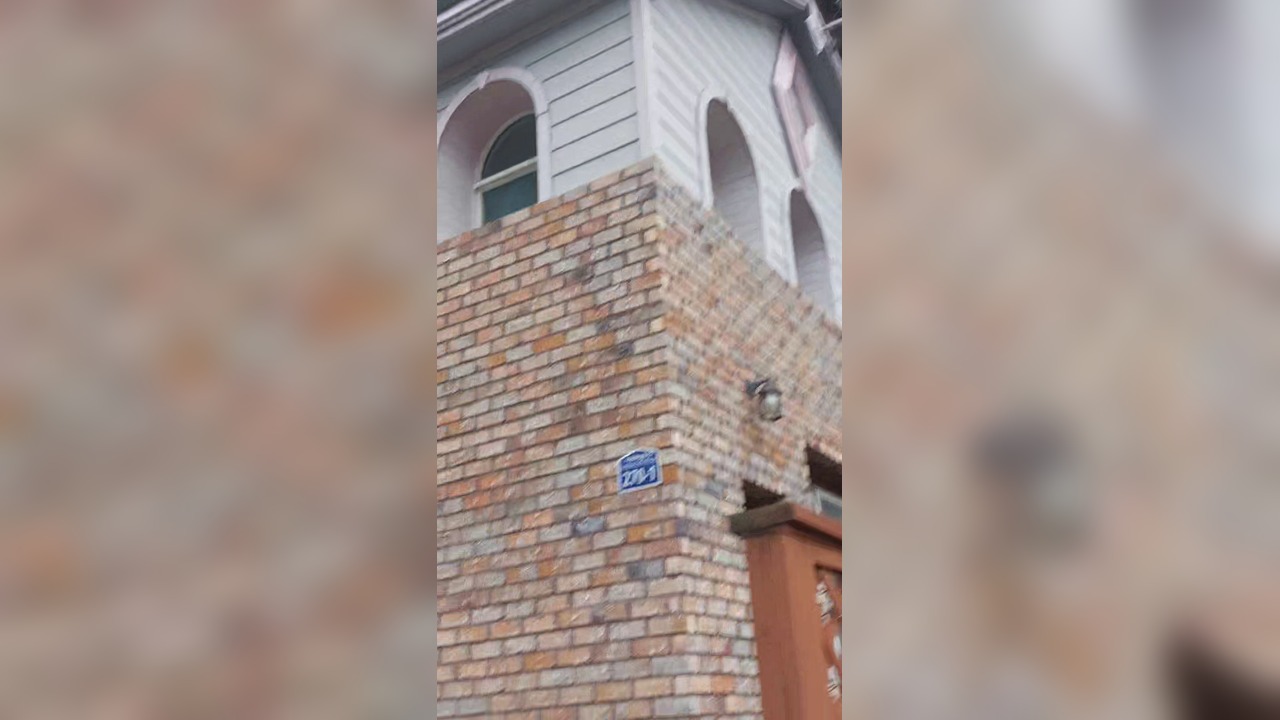 횡성 단독주택 벽돌 외벽과 2층 외관