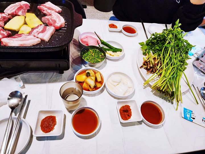 생방송오늘저녁 홍대 연남동 미나리 삼겹살 맛집 추천