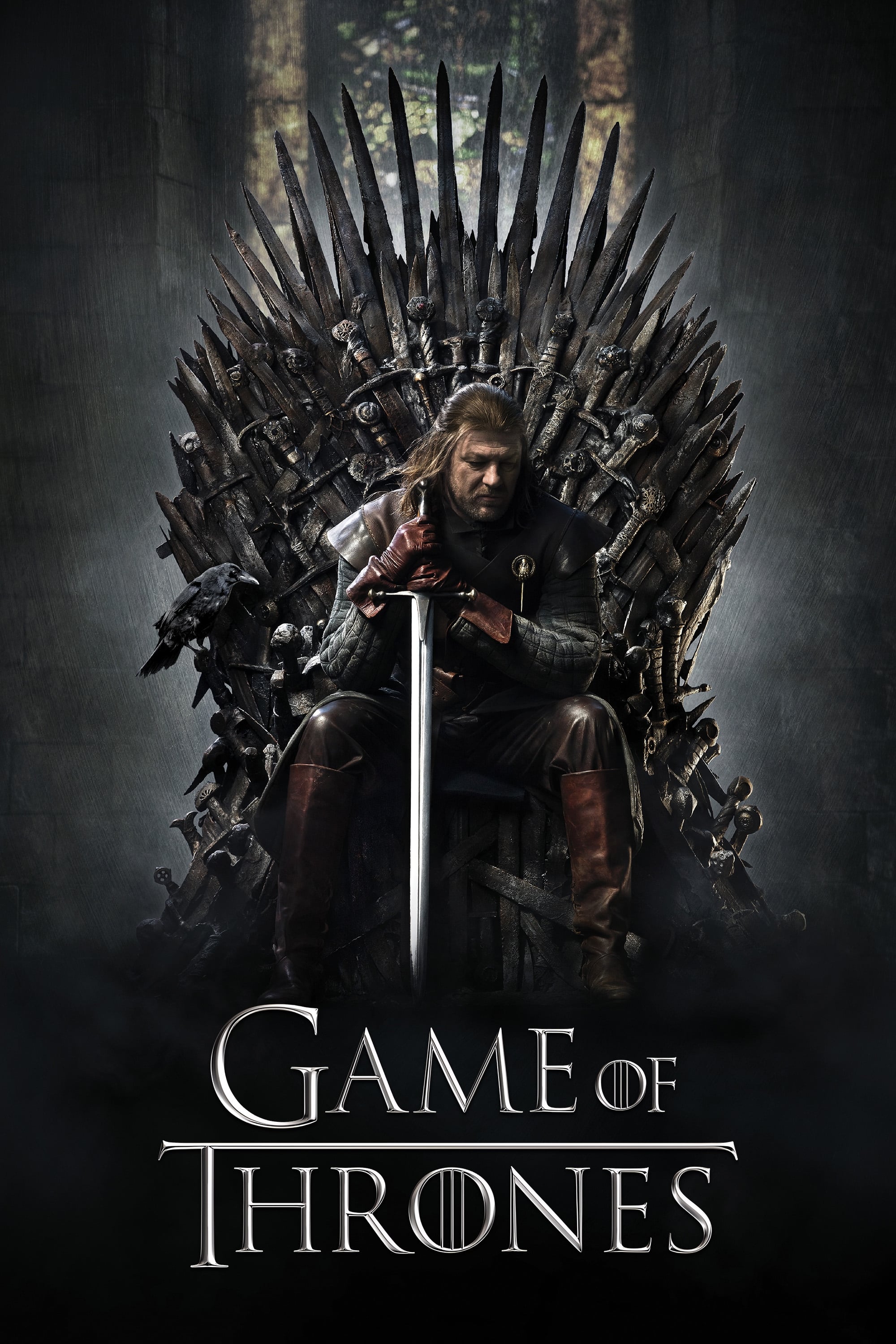 "왕좌의 게임(Game of Thrones) 공식 포스터, 아이언 스론에 앉은 기사, 검을 쥔 중세 판타지 분위기, 다크한 배경과 까마귀."