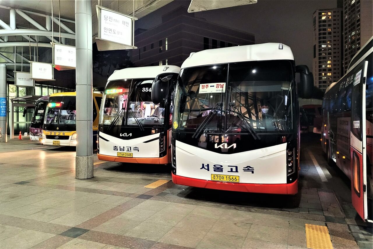 동서울 고속버스 터미널에서 대전복합행 고속버스 시간표