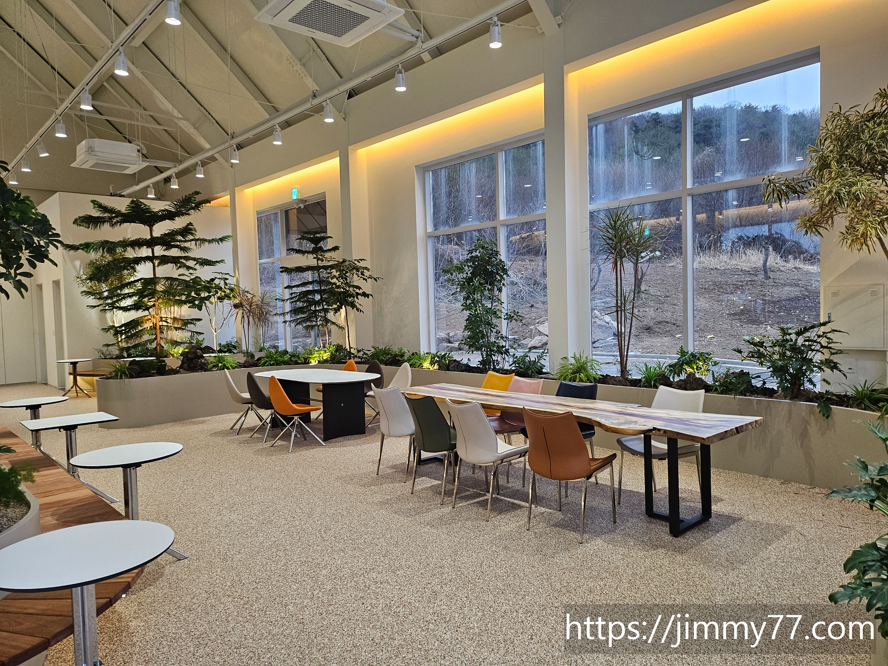 필무드 별관 내부