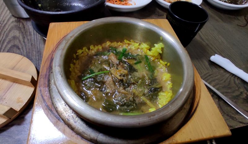 뚝배기를 먹는동안 누른 누릉지와 잘어우러진 추어탕