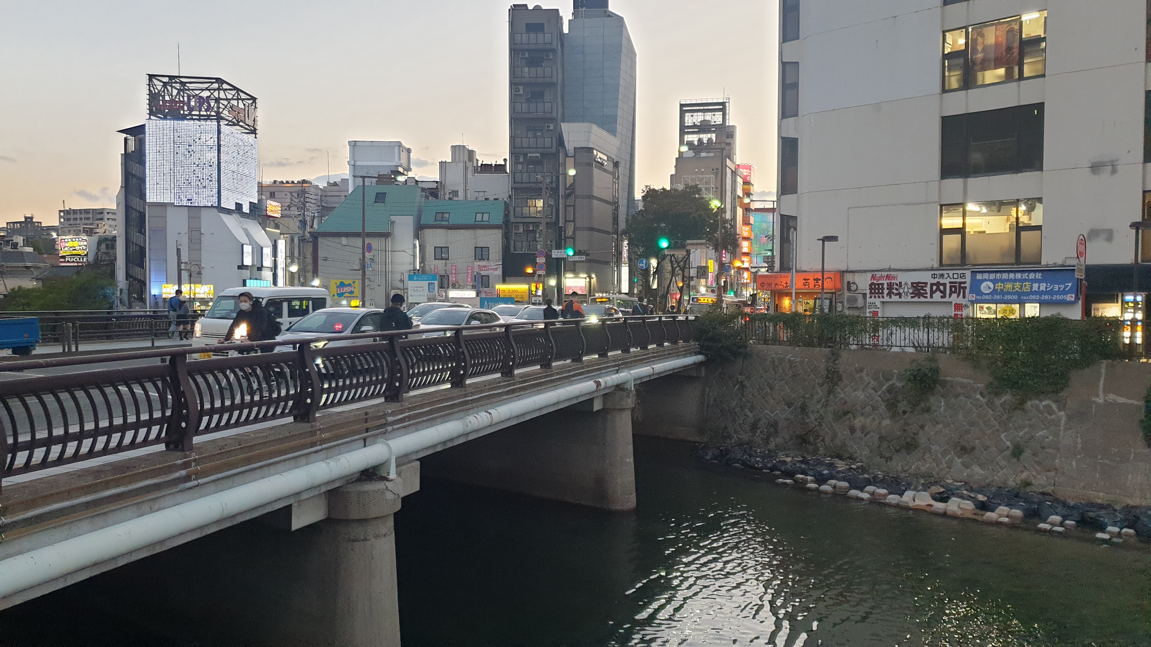 청계천을 생각나게 하는 하카타 강변