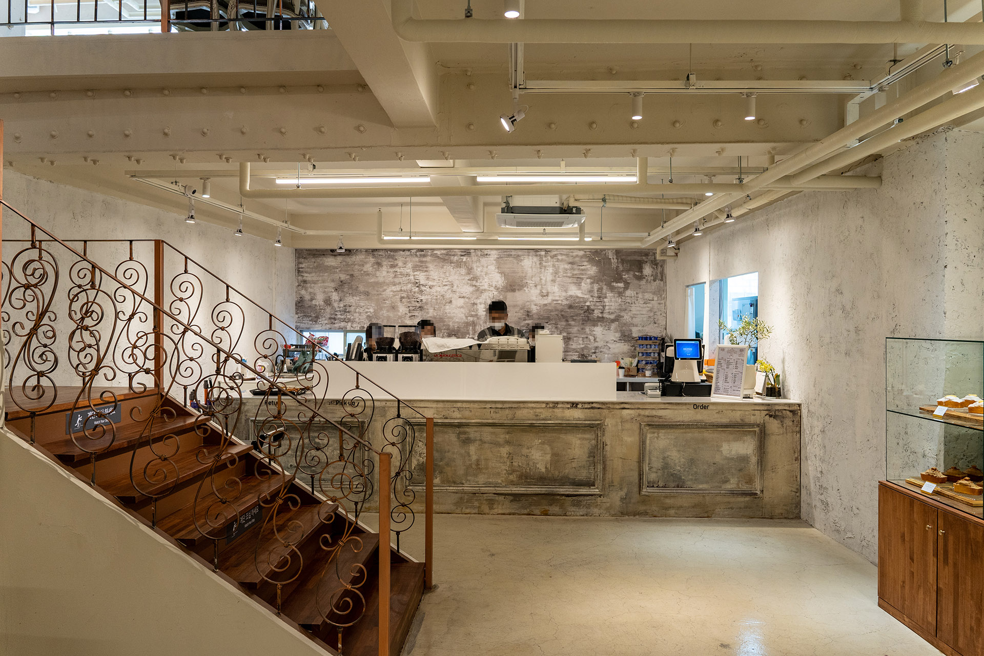 아테네학당 2층