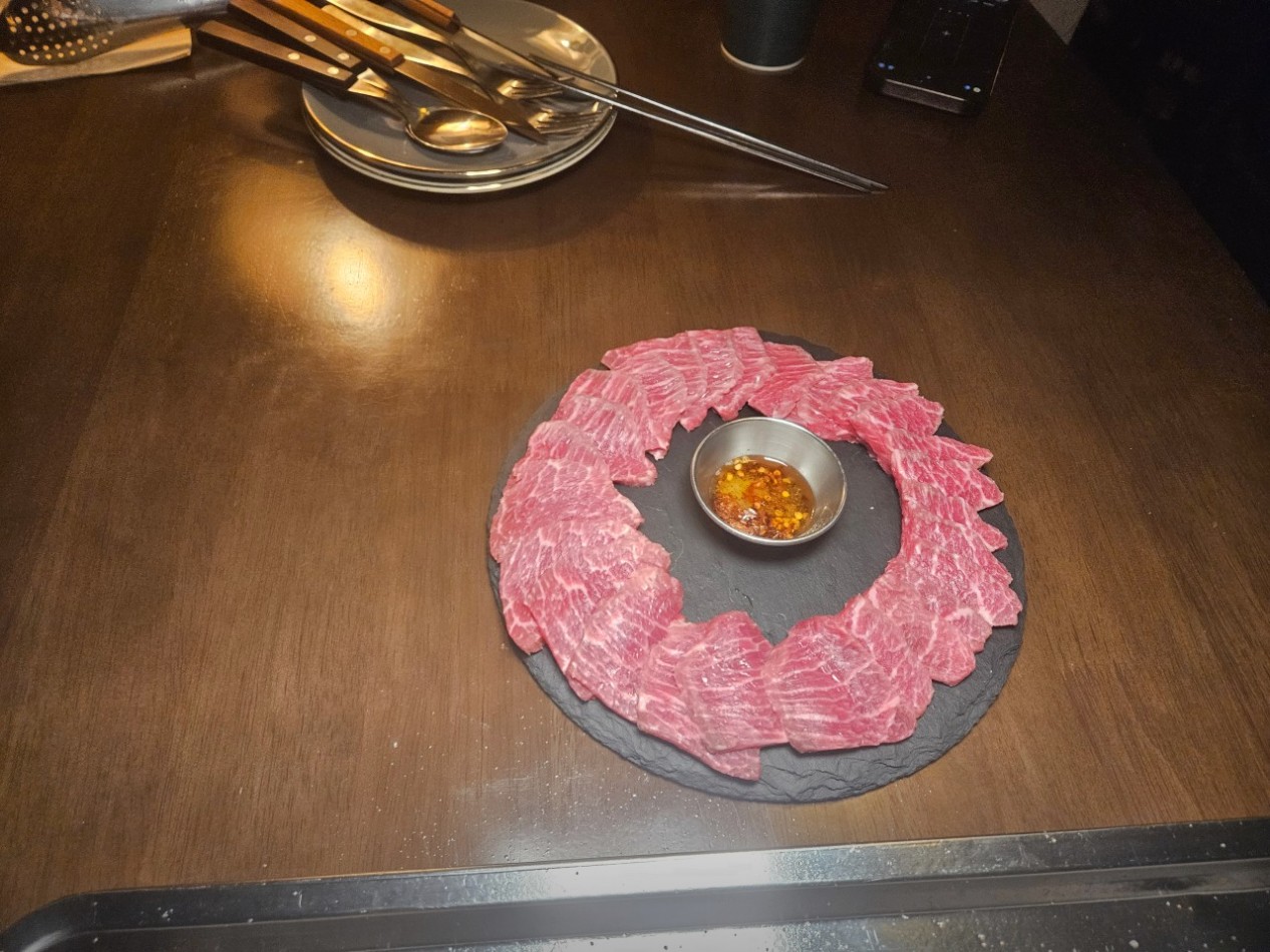 퍼포먼스 스테이크가 궁금하다면? 이태원 여인숙 방문 전 필독!