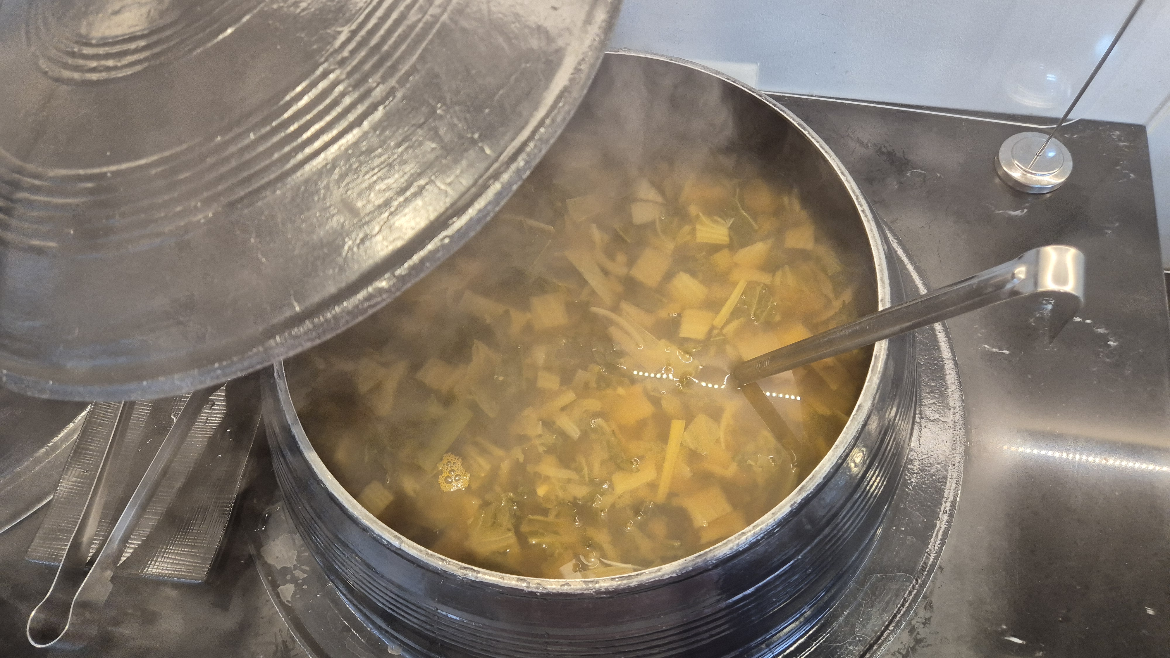 일오삼수제돈까스 배추된장국