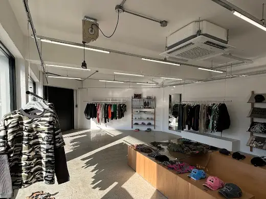 인세인-개러지-매장-내부