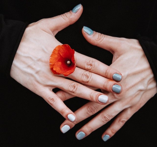 손톱과 큐티클을 관리하는 방법