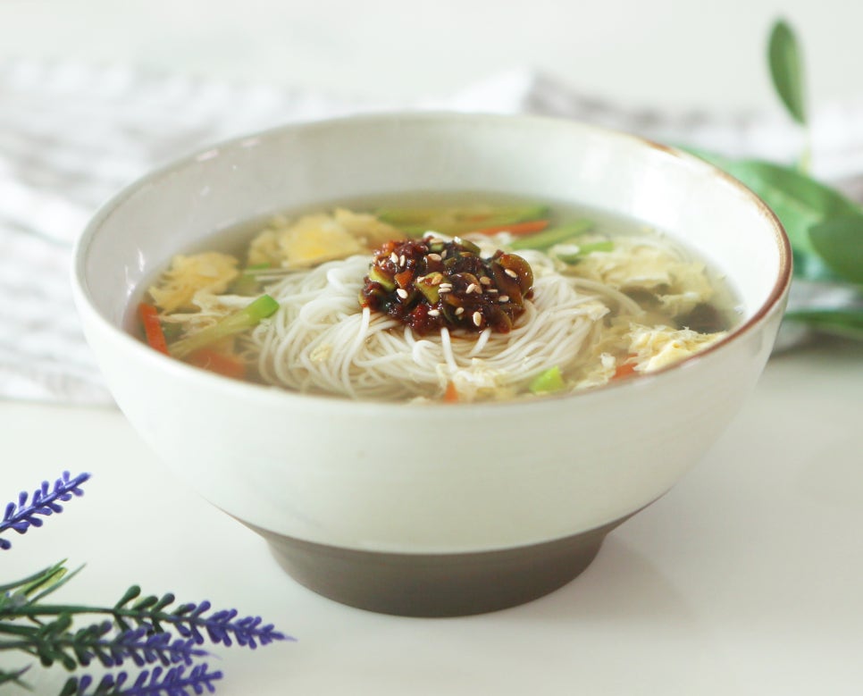 멸치육수 잔치국수