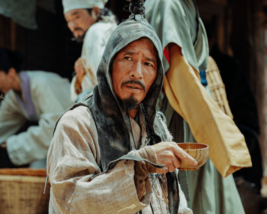 잔을-들고-있는-우왕