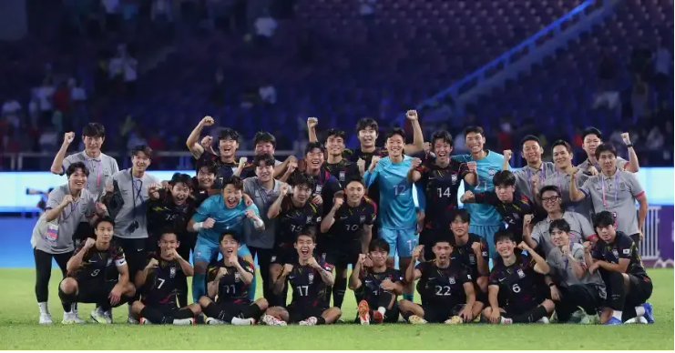 2022-2023-대한민국-축구-국가대표-선수들이-화이팅을-하고있는-모습