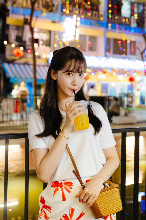 배우 임윤아가 &#39;킹더랜드&#39; 태국 비하인드 컷에서 러블리 매력을 발산하고 있다. [사진=SM엔터테인먼트]