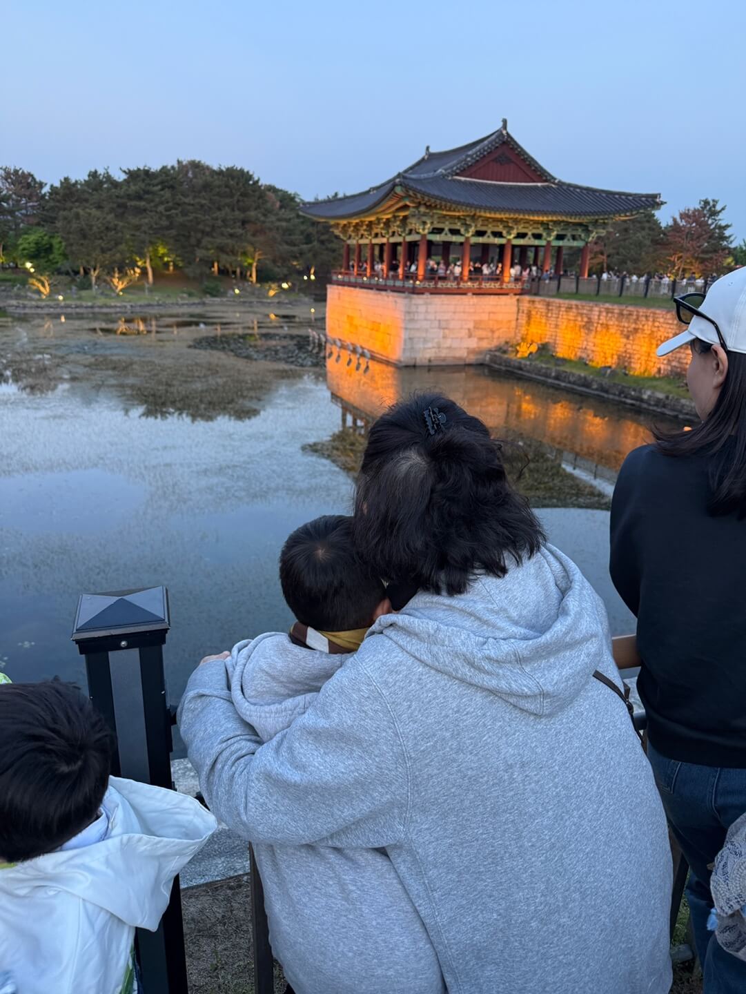 아이와 함께 걸었던 경주 동궁과 월지 야경 산책길