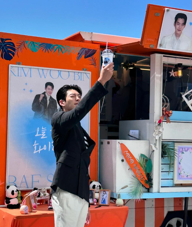 김우빈 프로필 작품활동 연애 신민아 결혼 투병 결별 드라마 영화 넥플릭스