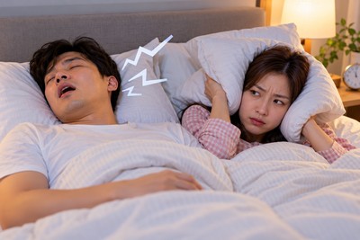 남편 코골이 때문에 잠 못 이루는 밤, 수면무호흡증 증상과 검사 방법