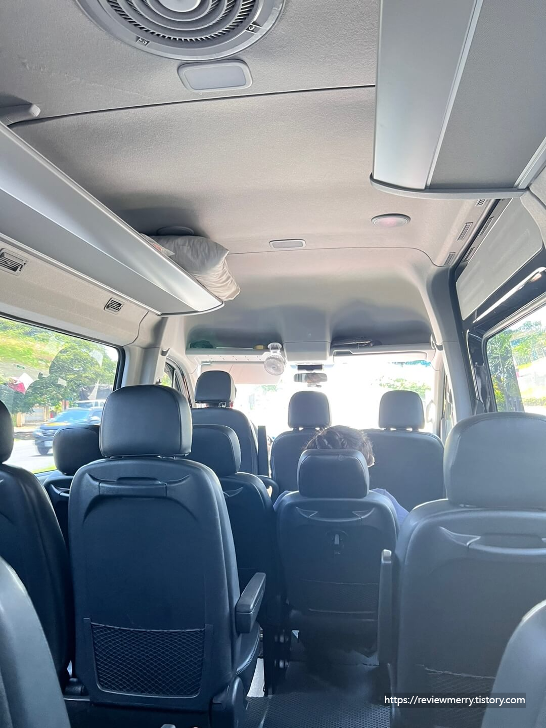 리무진 밴 실내모습