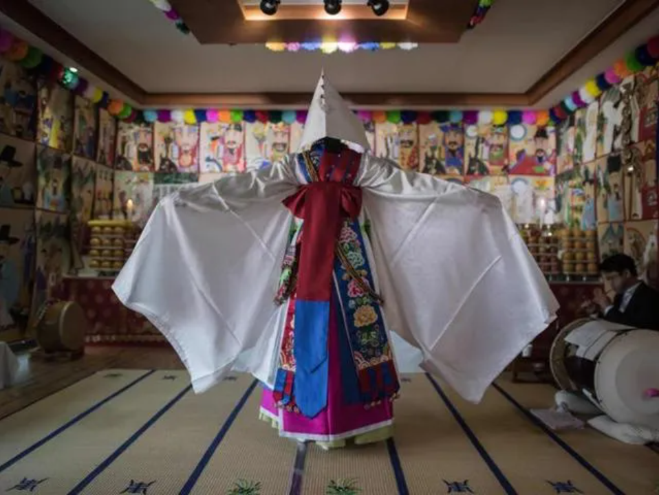 한국의 무속신앙과 사주, 타로 문화