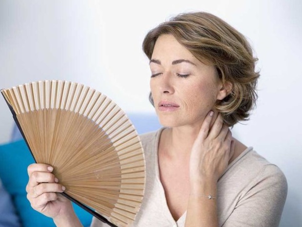 여성갱년기(여성호르몬,증상,관리)에 대해 설명하고 있습니다.