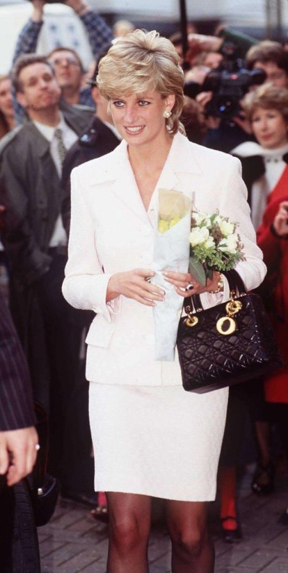 다이애나 비의 럭셔리 디올