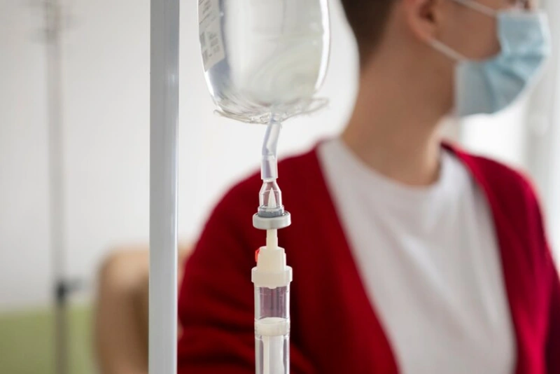 타미플루 수액 치료를 받고 있는 독감 환자
