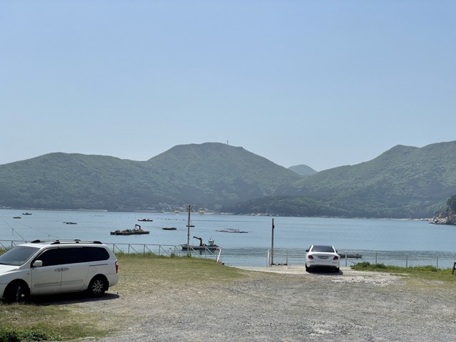 골목-이곳저곳을-돌아다니다-엉뚱한-상점이나-주차장을-만나고는-했습니다.