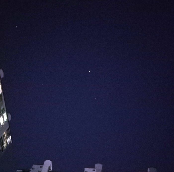 아이가 찍은 별이 빛나는 하늘 사진