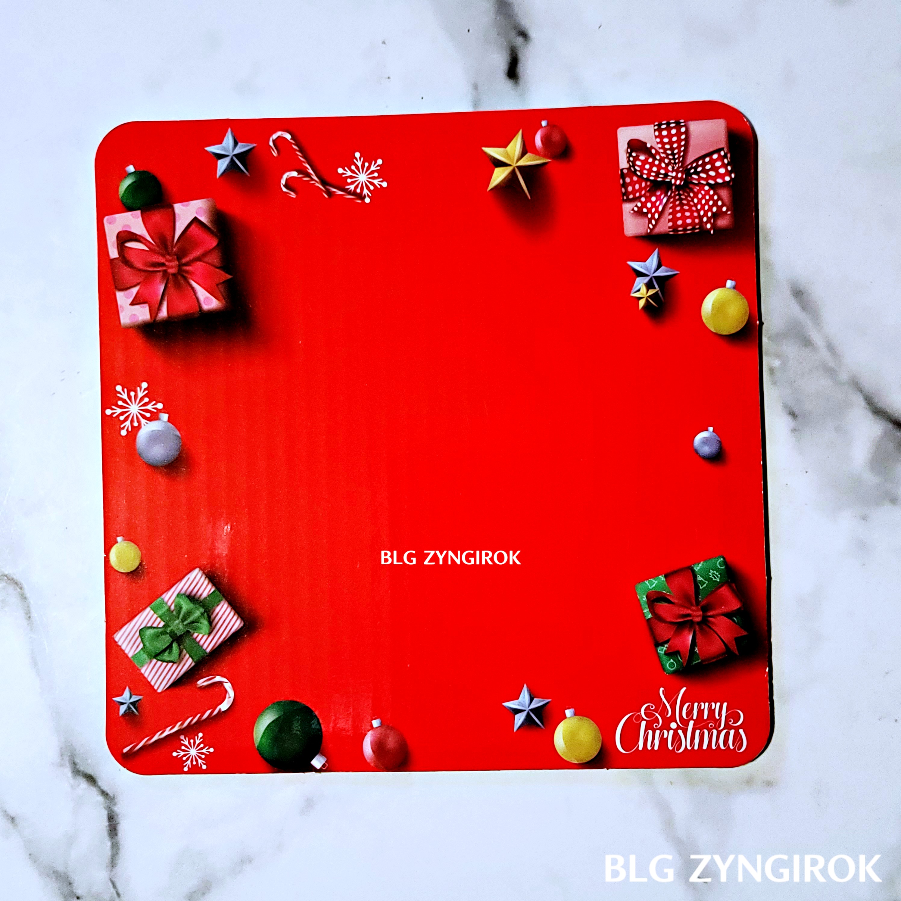 노브랜드에서 구매한 크리스마스 트리 키트 구성품 플레이트 모습이다.