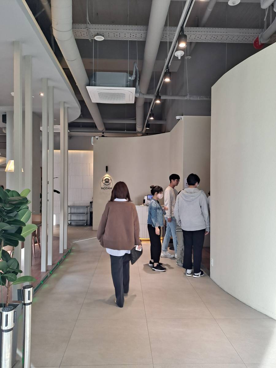 한정식 모담 로비