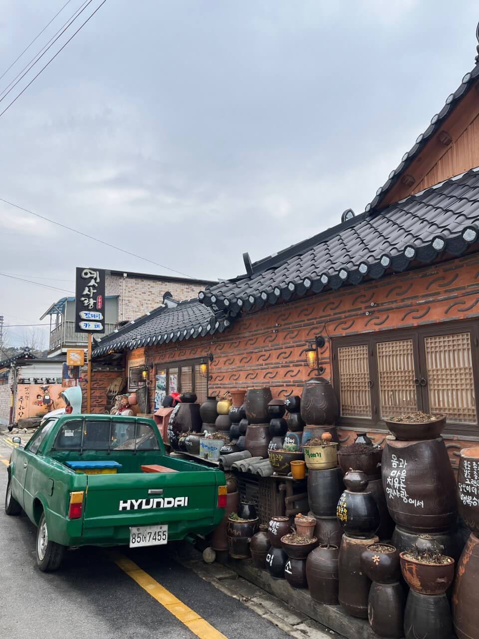 오늘N 2513회 커피 한잔할래요? 전북 남원 올드카와 5만여 점 골동품이 한옥 공간을 가득 채운 이색카페 옛사랑1962