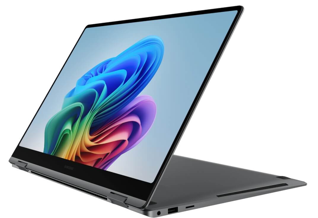 북5 360 노트북을 펼쳐놓은 모습